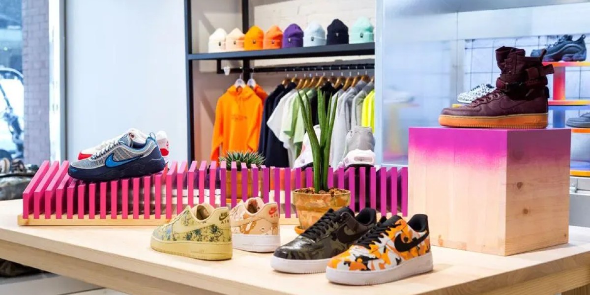 SNEAKERSNSTUFF Большой аутлет оригинальных кроссовок в США
